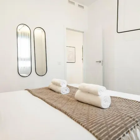 Enchanting And Bright Center By Rems Malaga