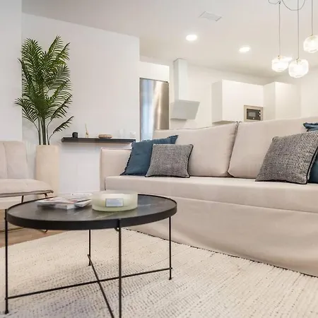 Enchanting And Bright Center By Rems Apartment *