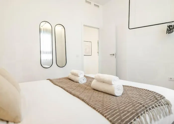 Enchanting And Bright Center By Rems Málaga